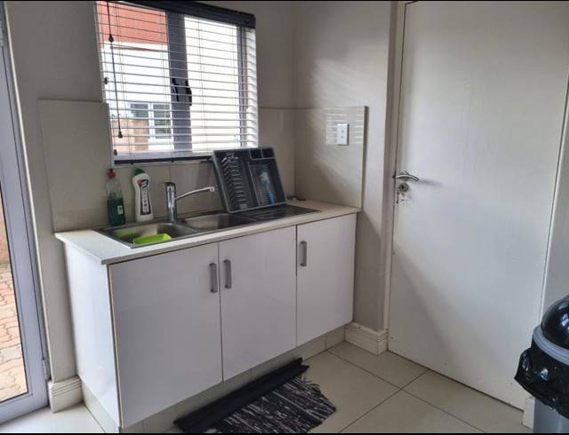3 BEDROOM TOWNHOUSE RENTED IN EDGEMOUNT ESTATE